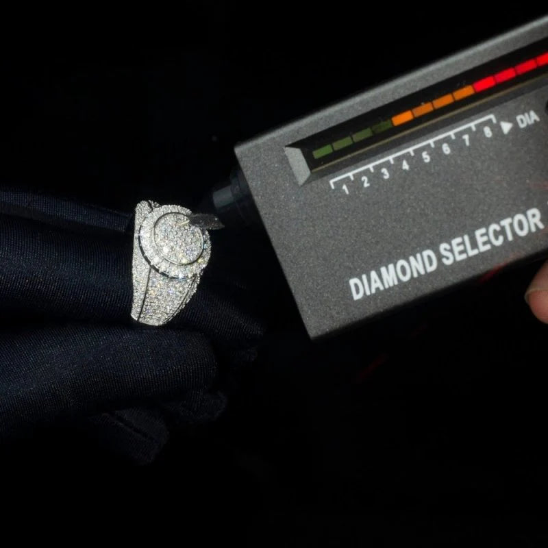 VVS Moissanite Round Pavé Signet Ring